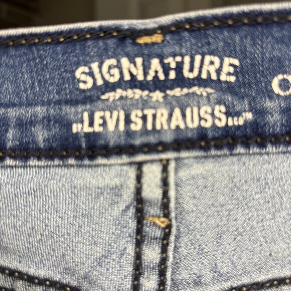 SIGNATURE by LEVI STRAUSS Curvy Skinny Jean Womens 27"W X34"L Light Wash Denim - Picture 9 of 9